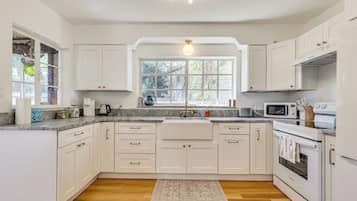 Cottage (2 Bedrooms) | Bahagian dalam