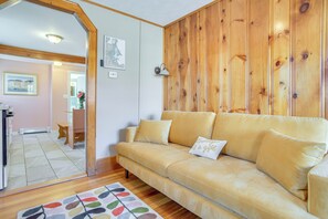 Cottage (2 Bedrooms) | Front of property - Walk to Grays Beach Park: Kingston Seaside Escape (Kingston)