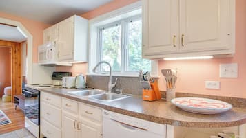 Cottage (2 Bedrooms) | Interior