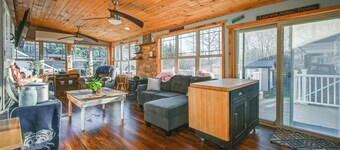 Large Family Home: 5 Mi to Dtwn Hagerstown!