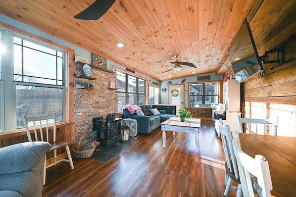 House (3 Bedrooms) | Interior