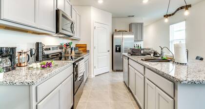 4 Mi to Legoland & Peppa Pig Fun: Newly Built Home