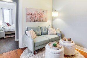 Cottage (2 Bedrooms) | Interior - Walkable Location: Quaint Cottage in Forest Grove! (Forest Grove)