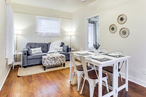 Cottage (2 Bedrooms) | Interior