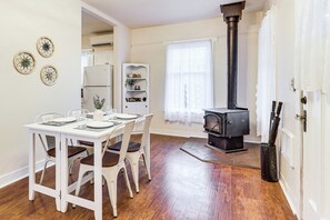 Cottage (2 Bedrooms) | Bahagian dalam