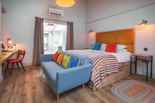 Suite - The Pigs (Melton Constable)