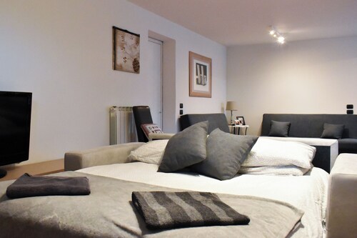 Charming 1-bedroom apartment with WiFi, AC in delightful Pontassieve