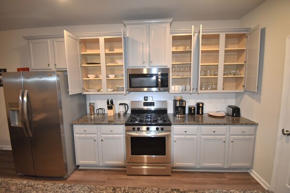 Private kitchen - Stay in a Brand New Townhome in Winder! (Winder)