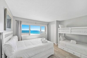 2 Schlafzimmer, Schreibtisch, Bügeleisen/Bügelbrett, Reisekinderbett