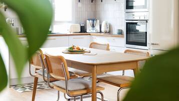 Fridge, microwave, oven, dishwasher