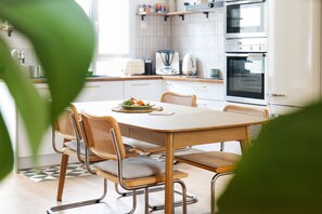 Fridge, microwave, oven, dishwasher - Superb House in the Gare District - Angers, for 4 People (Angers)