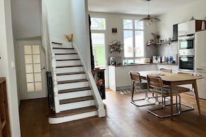 Fridge, microwave, oven, dishwasher - Superb House in the Gare District - Angers, for 4 People (Angers)