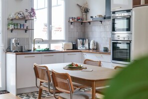 Réfrigérateur, micro-ondes, four, lave-vaisselle