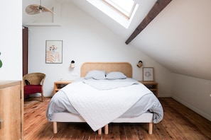 2 bedrooms, free WiFi, bed sheets - Superb House in the Gare District - Angers, for 4 People (Angers)