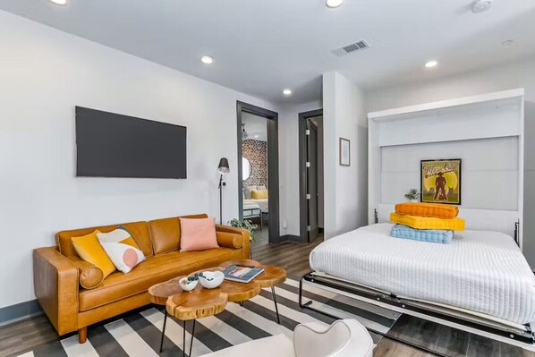 2 bedrooms, desk, iron/ironing board, free WiFi - Nashville Oasis at The Muse: Modern 2BR, Balcony & Rooftop Views (Nashville)