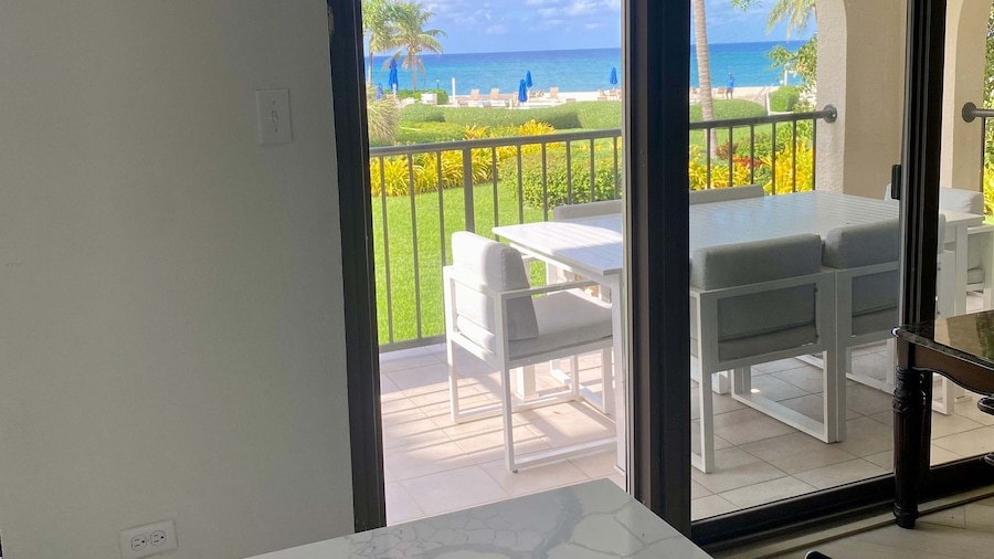 Oceanfront Condo on Seven Mile Beach