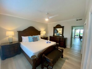 Apartment | 2 bedrooms, Internet - Oceanfront Condo on Seven Mile Beach (Seven Mile Beach)