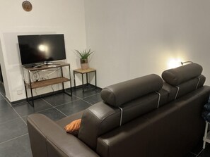 公寓 | 書桌、網路服務