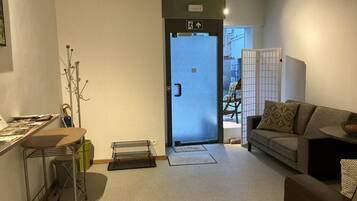 Apartment | Desk, Internet