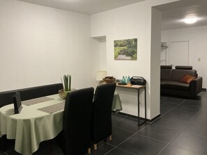 公寓 | 書桌、網路服務