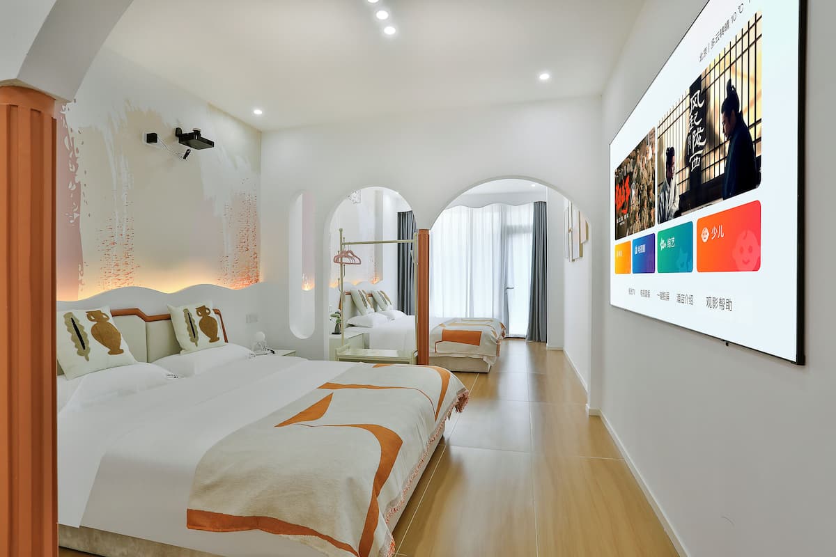 Exclusive Twin Room | Down comforters, individually decorated, individually furnished, desk