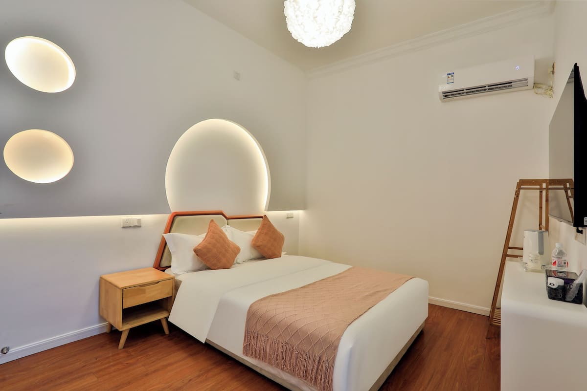 Basic Room | Down comforters, individually decorated, individually furnished, desk