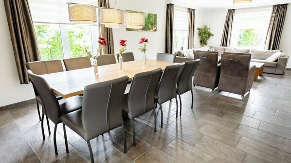 Bungalow, 5 Bedrooms, Sauna (Familiehuis 10) | Dining