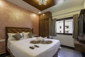 5 bedrooms, iron/ironing board, free WiFi, bed sheets - SID Royale - Gachibowli, Hyderabad (Hyderabad)