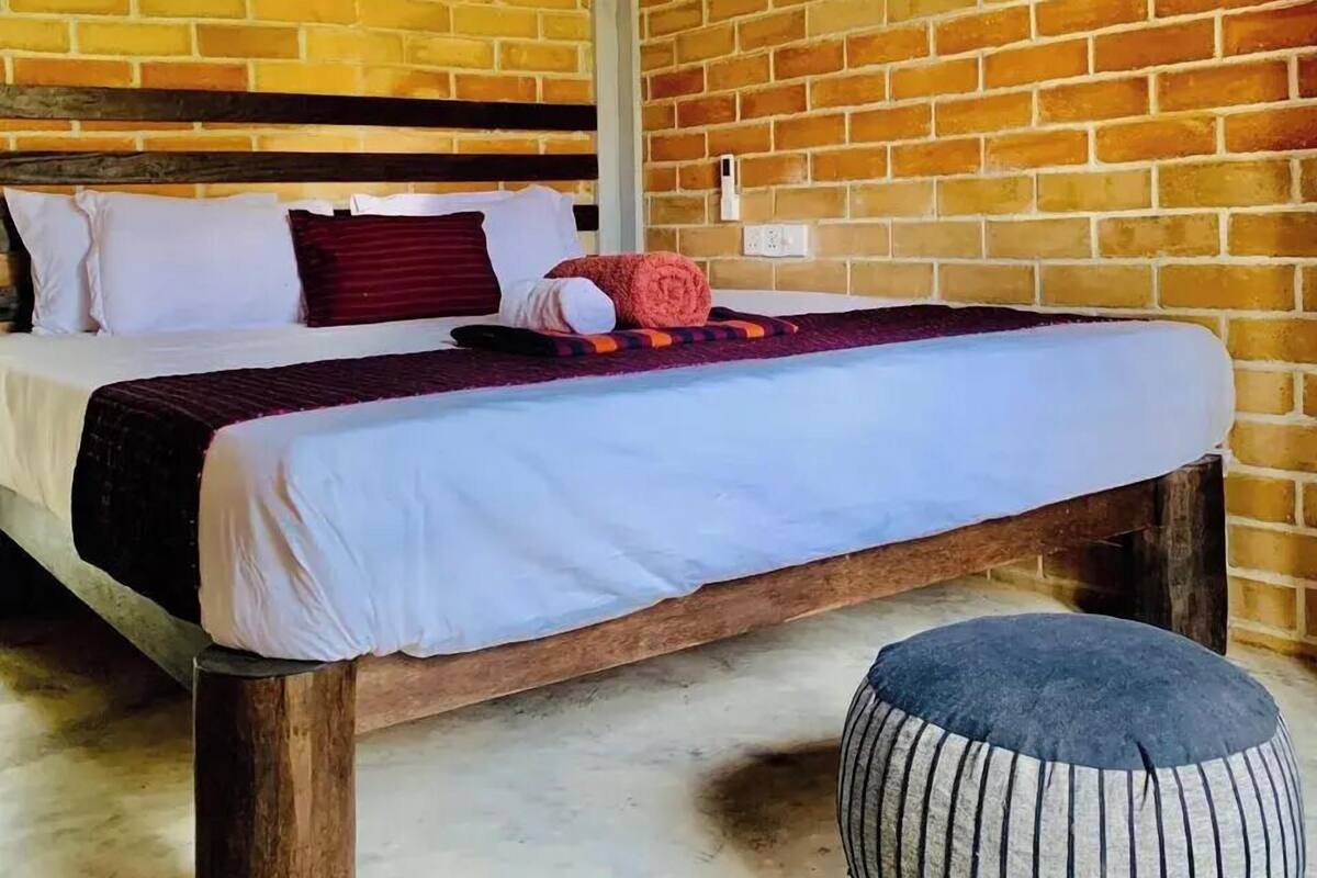 1 bedroom, desk, laptop workspace, WiFi (free)