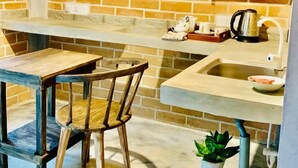 Fridge, cookware/dishes/utensils - Ashok villa (Mirissa)