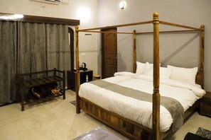 Egyptian cotton sheets, premium bedding, down comforters - Royal Jungle Kothi (Manpur)