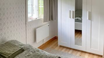 1 dormitorio, cuna de viaje, wifi gratis y ropa de cama