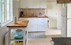 Refrigerador, microondas, placa de cocina, lavavajillas