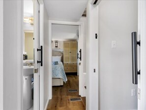 4 bedrooms, iron/ironing board, WiFi - Perfect Lakeview Family Retreat – Beach + Pool (Sandwich)