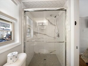Shower, hair dryer, towels