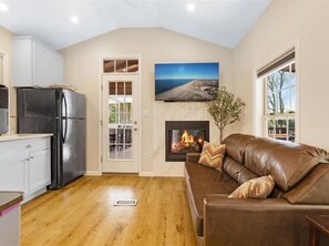 TV, fireplace
