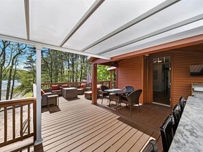 Outdoor dining - Perfect Lakeview Family Retreat – Beach + Pool (Sandwich)