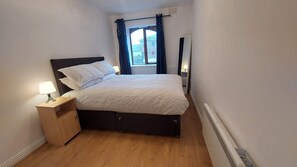 2 bedrooms, iron/ironing board, Internet, bed sheets