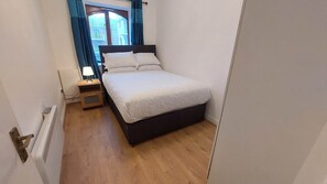 2 chambres, fer et planche à repasser, accès Internet, draps fournis