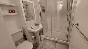 Douche, sèche-cheveux