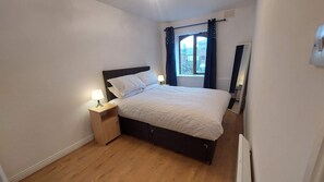 2 chambres, fer et planche à repasser, accès Internet, draps fournis