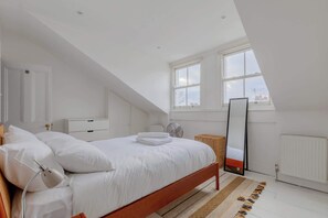 2 bedrooms, iron/ironing board, Internet, bed sheets - Elegant 2BD Flat Near Regent's Park (Greater London)