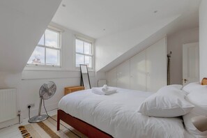 2 chambres, fer et planche à repasser, accès à Internet, literie fournie