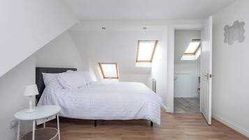 3 bedrooms, iron/ironing board, Internet, bed sheets