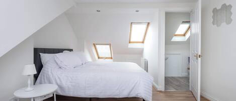 3 chambres, fer et planche Ă repasser, accĂšs Ă Internet, literie fournie