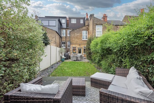 Stylish 3-Bed House in Brentford, near Richmond