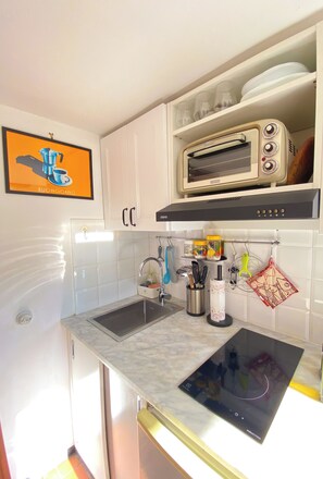 Private kitchen - The Artful Flat in Trastevere  (Roma)