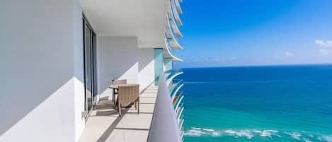 Condo, 2 Bedrooms | Property grounds