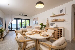 Apartment, 2 Bedrooms | Dining