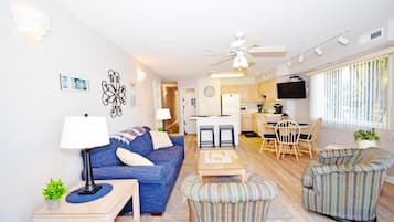Condo, 2 Bedrooms | Living area
